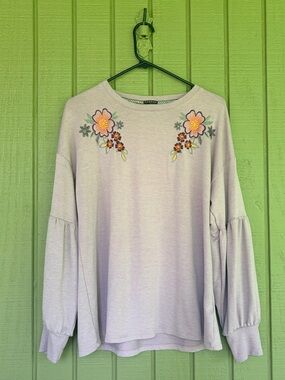 HANNAH by Bill Blass Floral Embroidered Sweatshirt Lavender L Balloon Sleeve